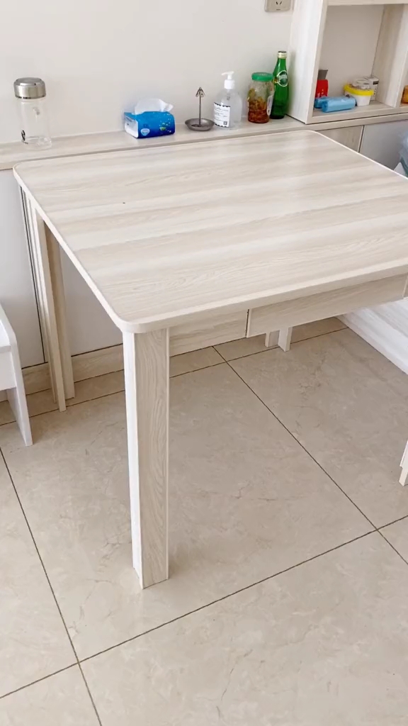 我们家木工用剩余的板材给我做了个餐桌,省了好几千块