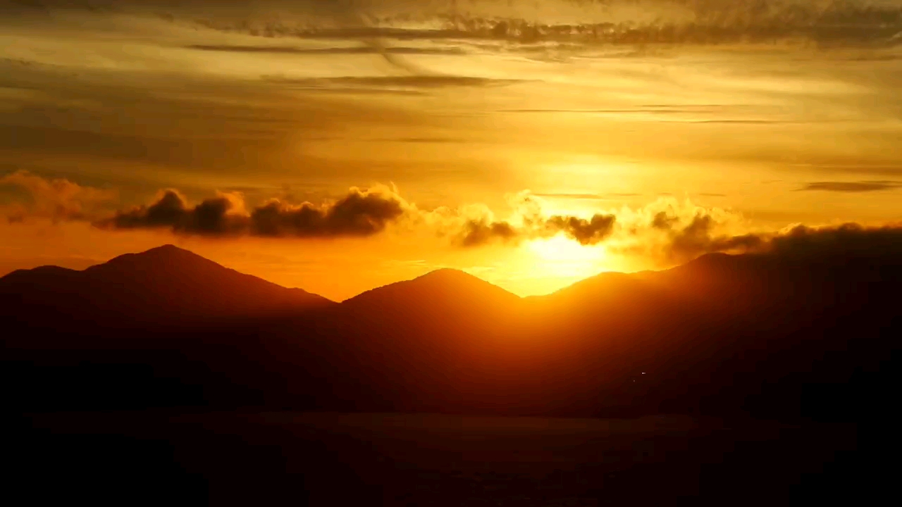 镜头里的秋天#夕阳系哪云朵