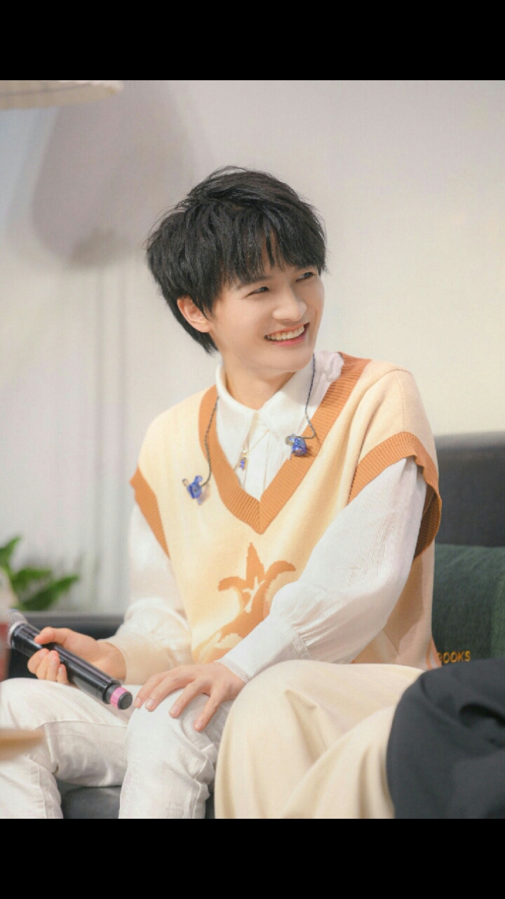 你好,夏天#90度鞠躬,超级有礼貌的宝藏男孩周深