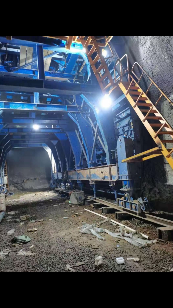 春日野餐好去处#隧道二衬台车