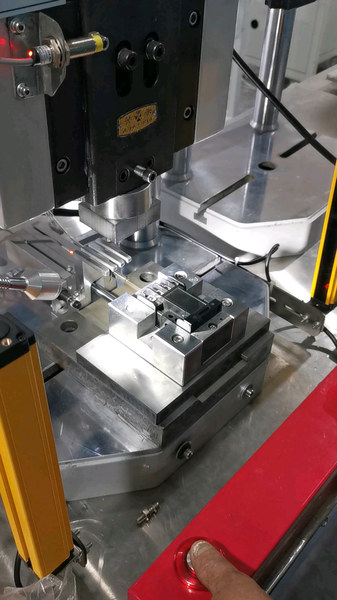 冲床加推拉夹具双按钮操作电动小冲床