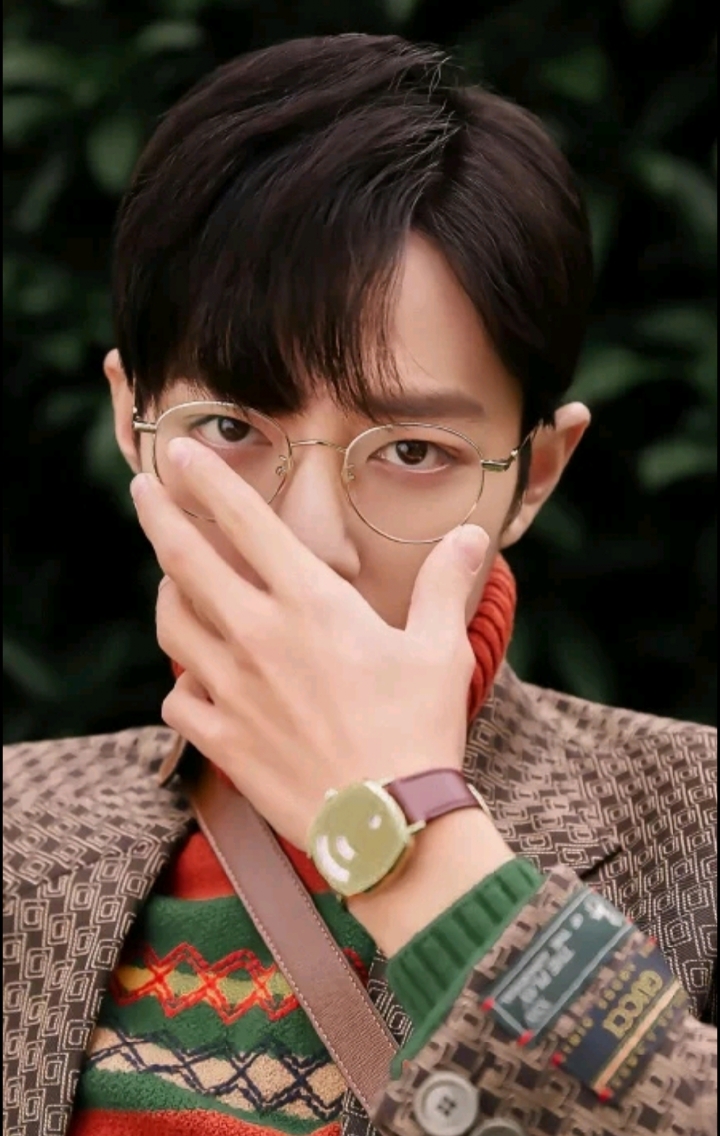 肖战#戴眼镜的肖战好帅啊