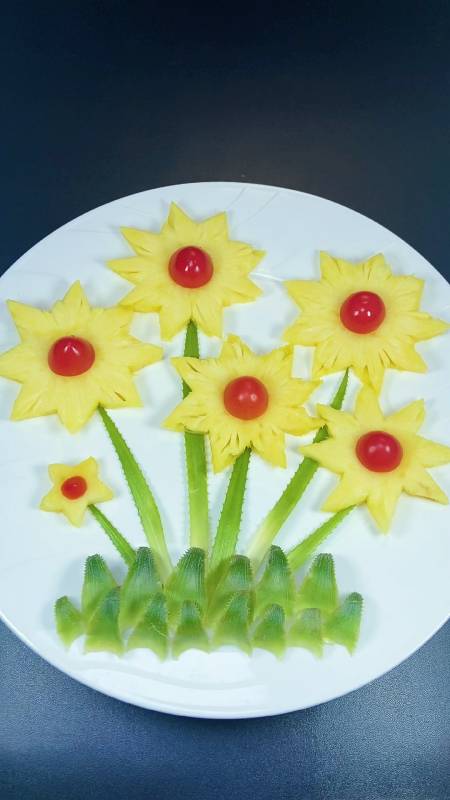 水果拼盘#又到了吃菠萝的季节,像我这样摆盘赏心悦目-度小视