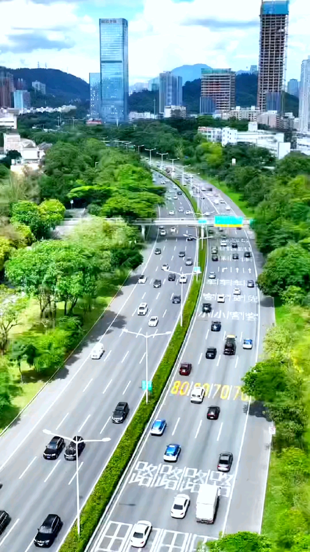 深圳北环大道车水马龙井然有序美丽景色