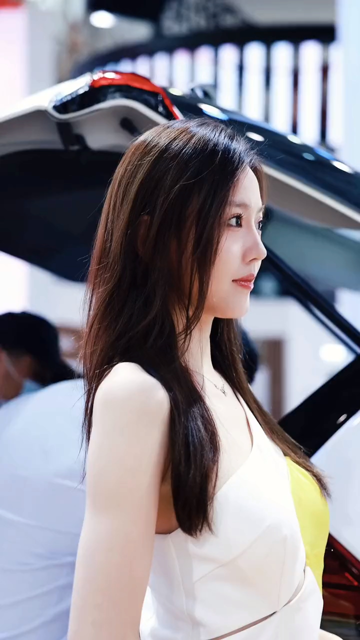 颜值大pk#最美车模之牛牛,原名刘琴-度小视