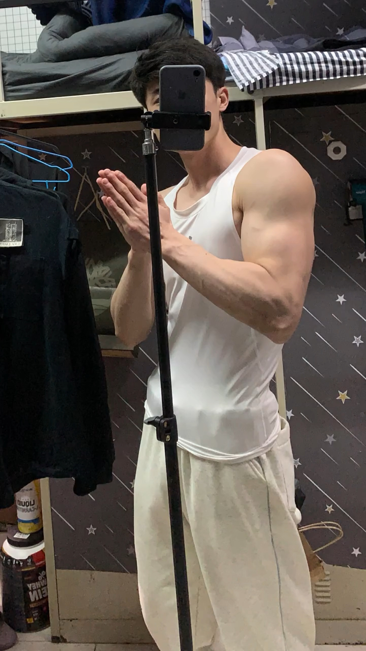 肌肉帅哥#帅气的腹肌小哥哥