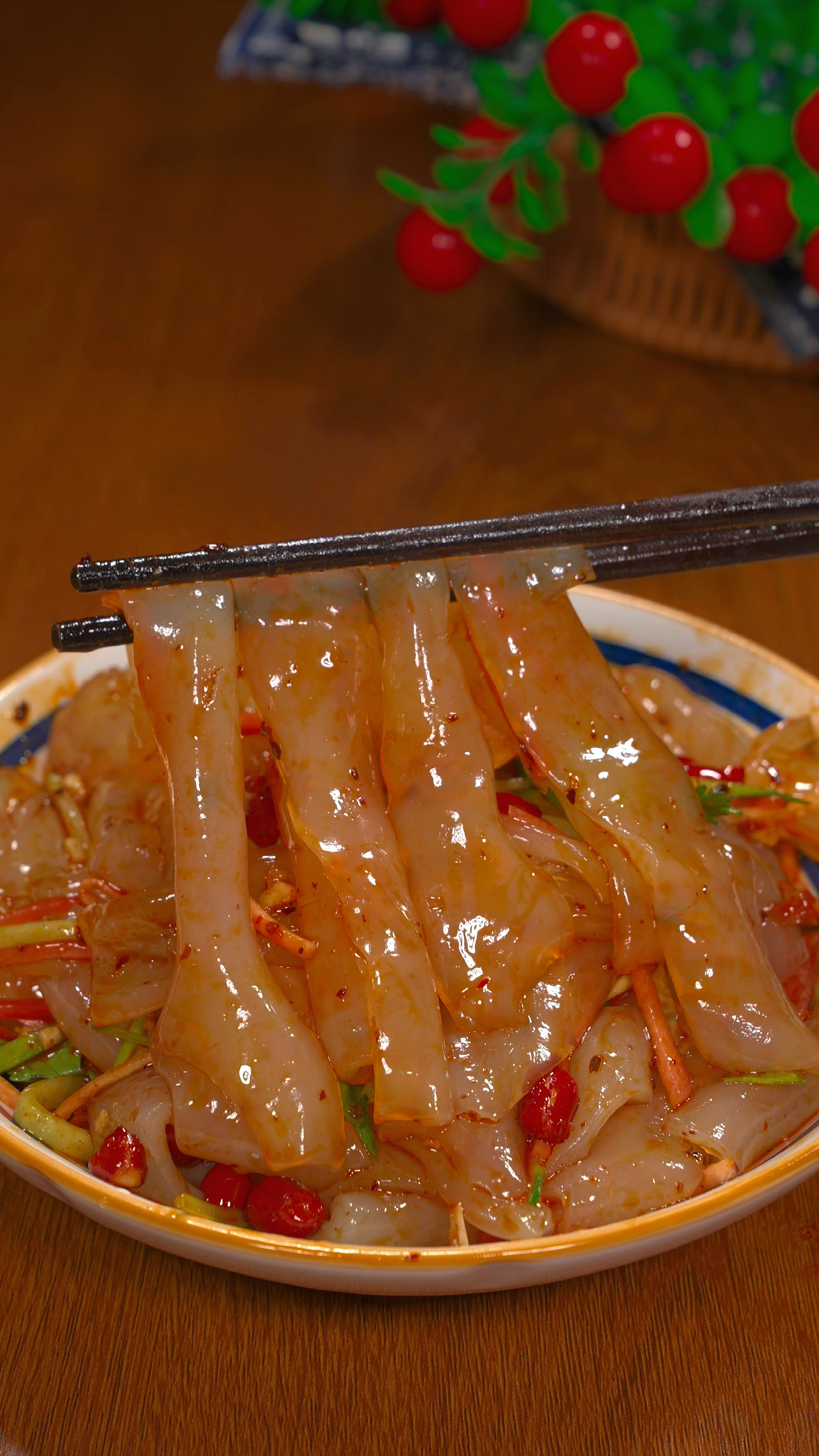 美食#别吃凉皮了,试试这个凉拌东北大拉皮吧,q弹爽滑,比凉皮还撼栽