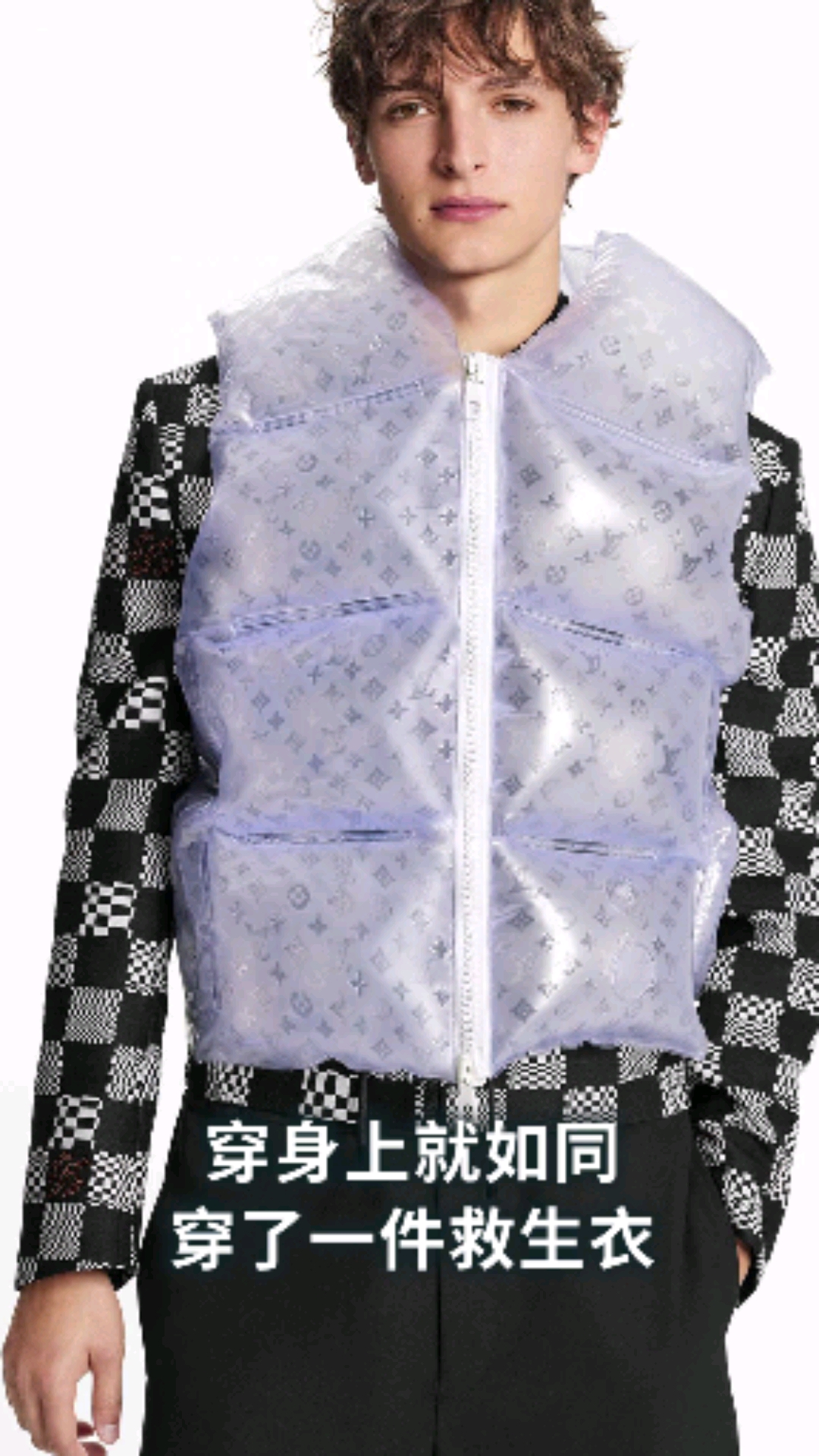 lv为什么要做两件塑料衣服?