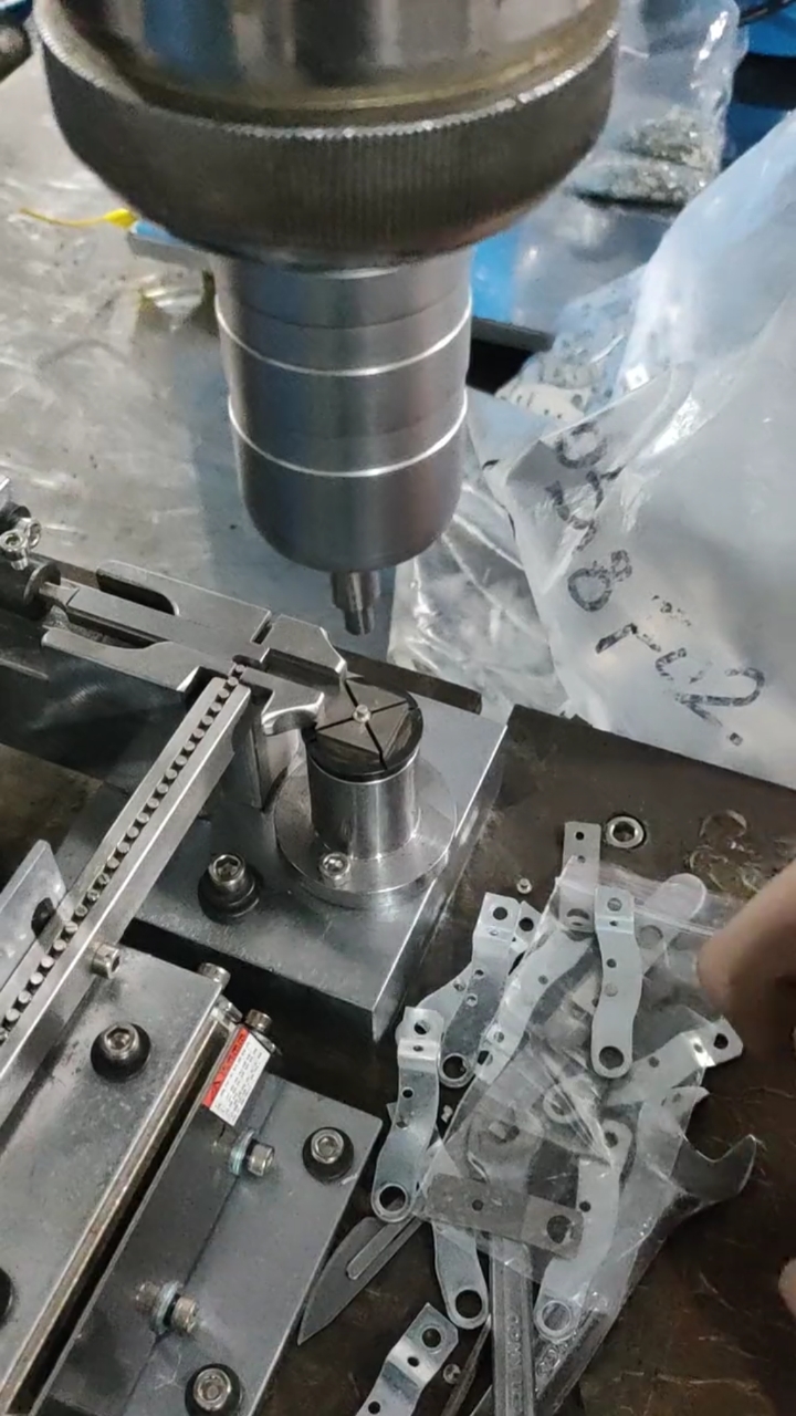 铆钉机半自动银触点铆合机半自动银触点铆点机铆接机压铆机钨触点