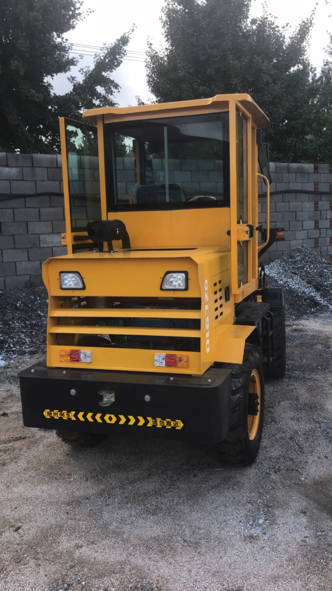 单缸带驾驶室铲车