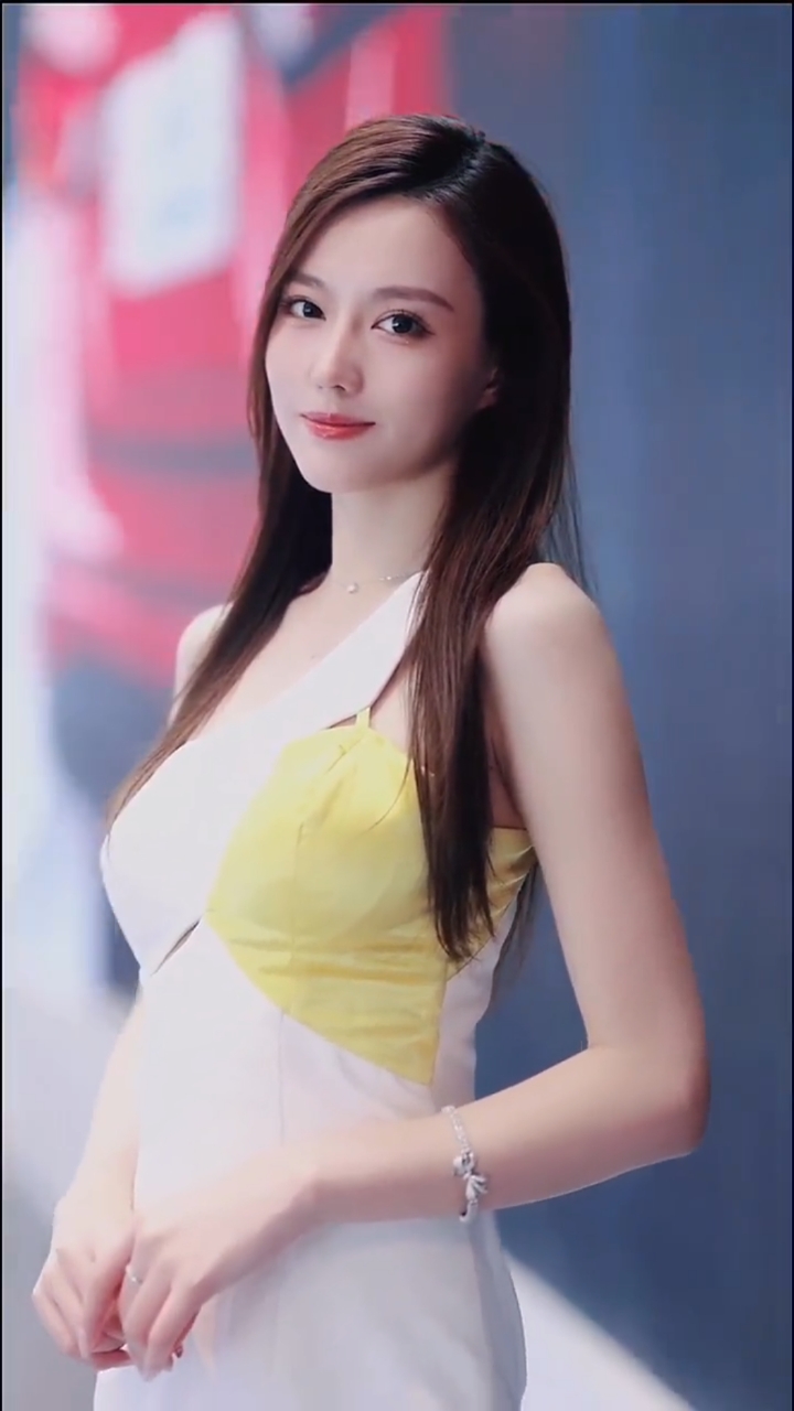 美女车模靓丽迷人牛牛刘琴