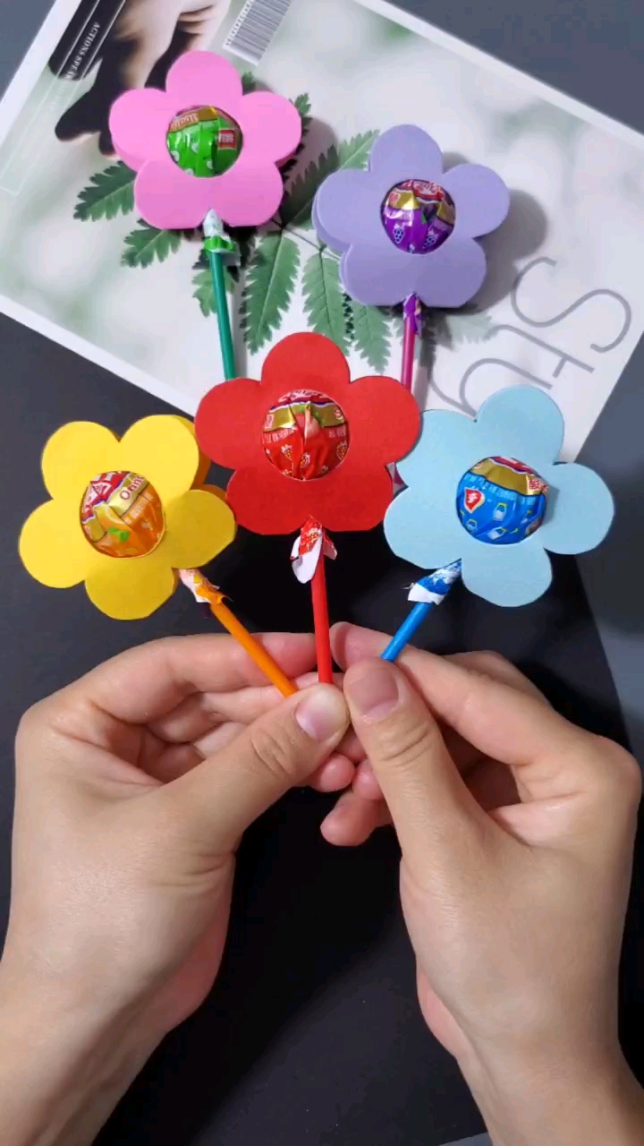 手工制作简单的花朵棒棒糖六一安排起来吧