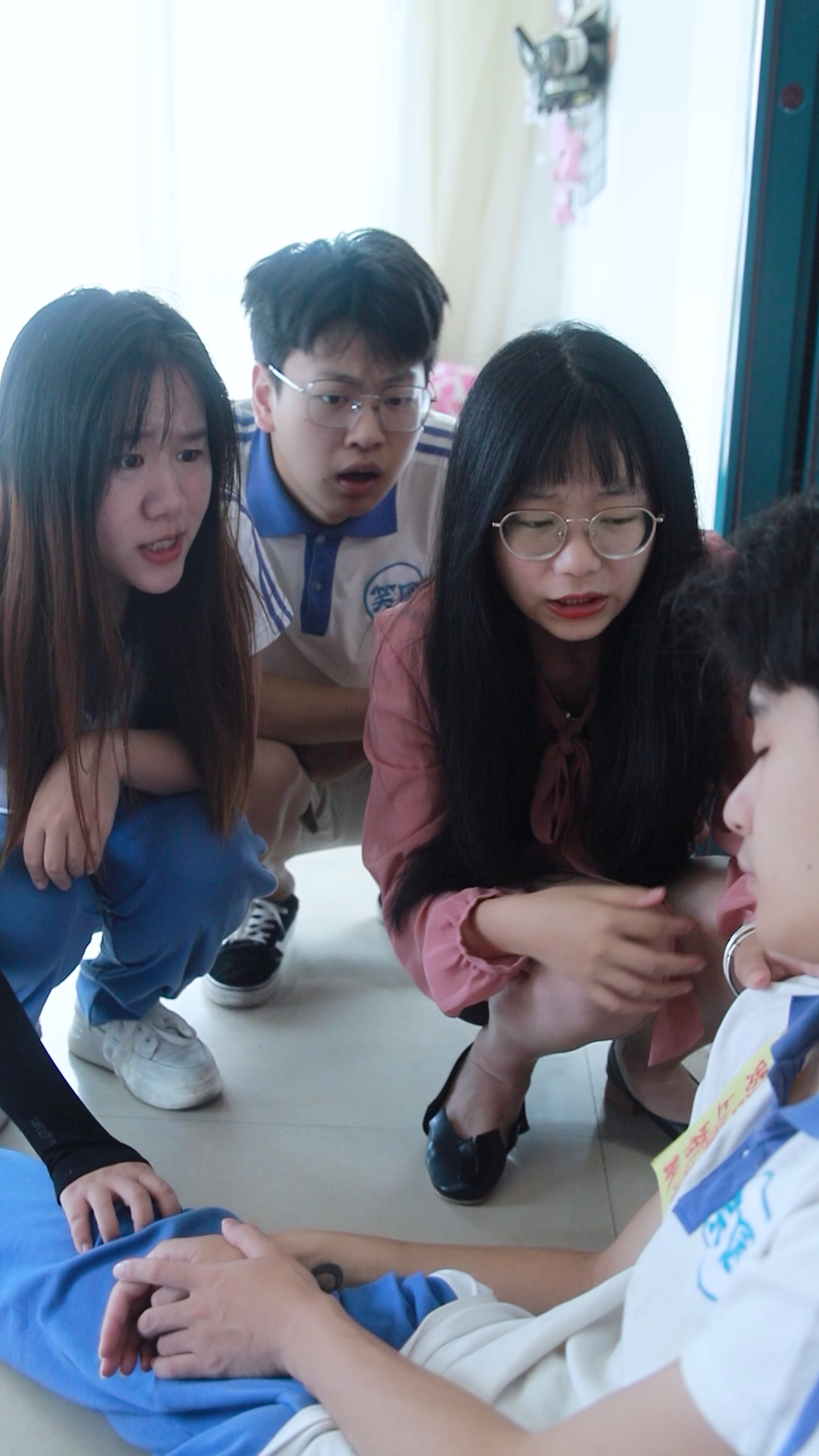 老师鞋子被剪坏谁才是凶手