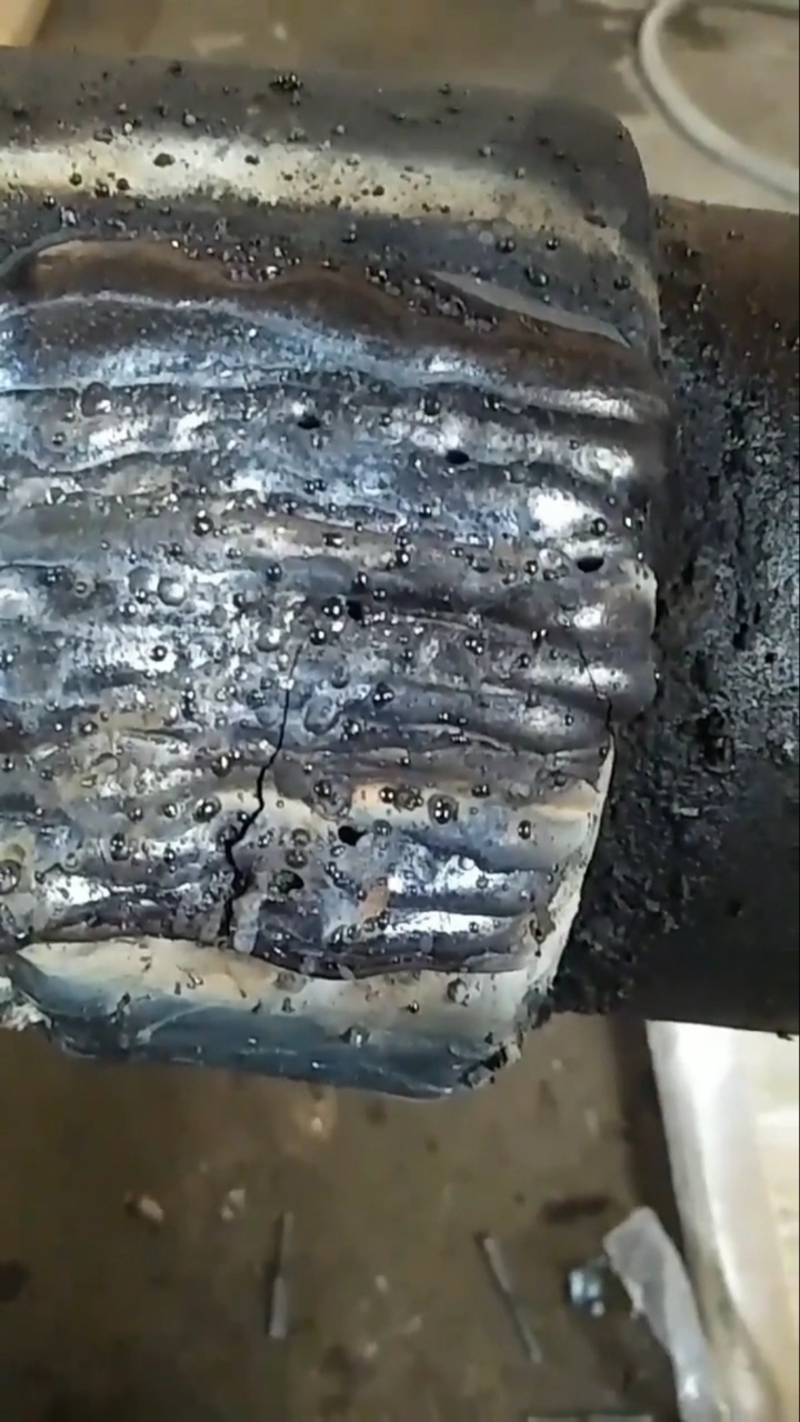 新来的师傅开口要3万,看到焊接口后我笑了