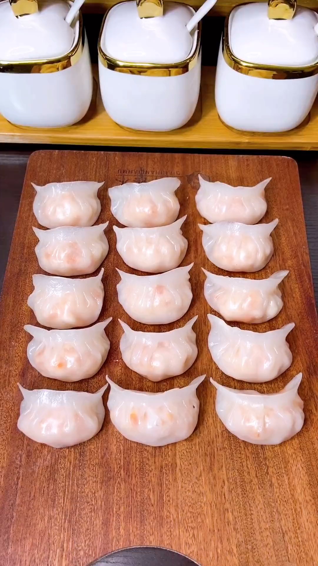 自制美食水晶虾饺做法原来这么简单做一锅纯虾仁的吃着才过瘾