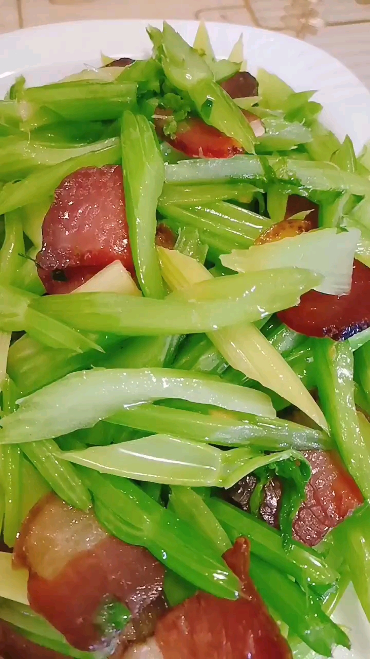 西芹炒腊肉,你爱吃吗?
