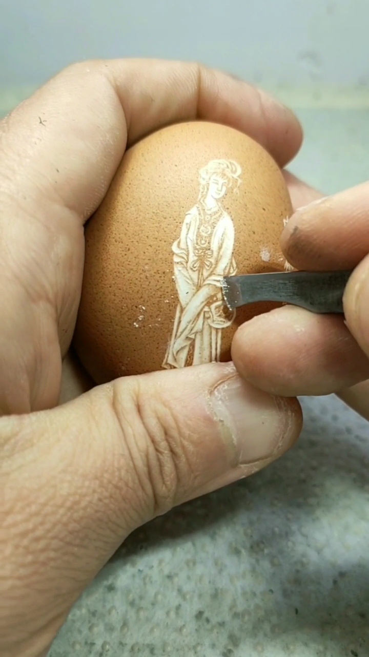 鸡蛋壳上雕刻