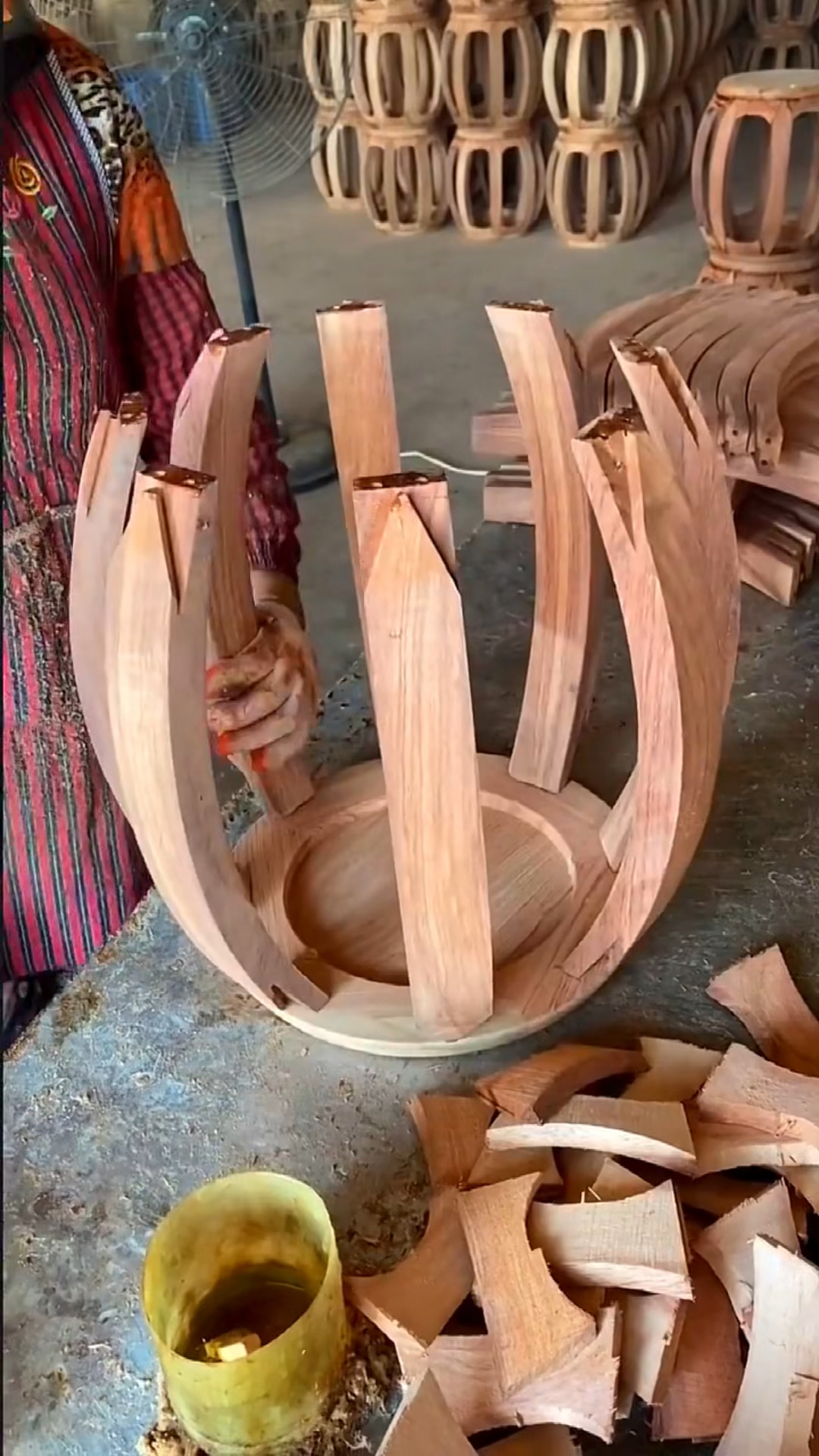 红木鼓凳木工制作全过程,传统榫卯结构制作,严丝合缝经久耐用!