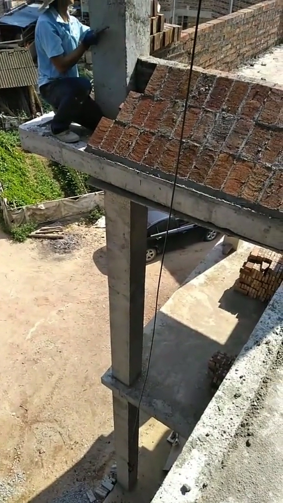 高手在民间#红砖砌的斜坡女儿墙