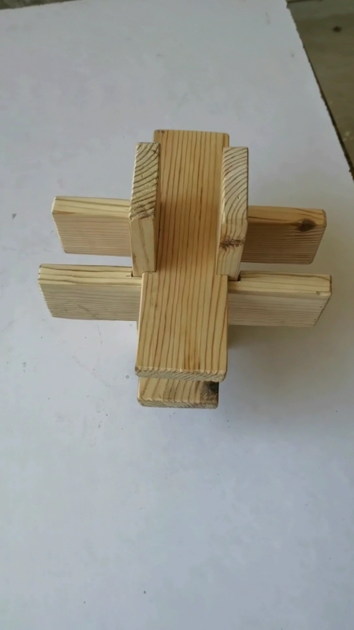 鲁班锁#纯手工制作鲁班锁,如果没看过视频很难把它打开的-度小视