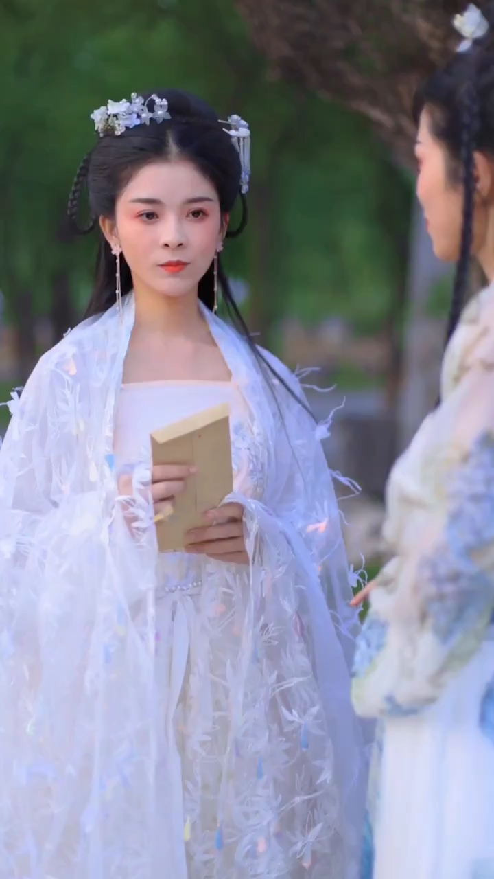 《双世丑妃》(六)你们觉得应该送什么样的大礼?