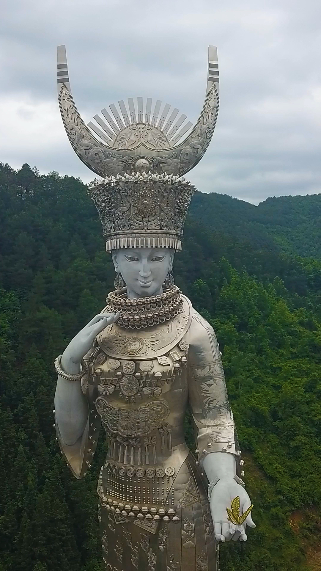 女神雕像,仰阿莎雕像,全身用白银打造.