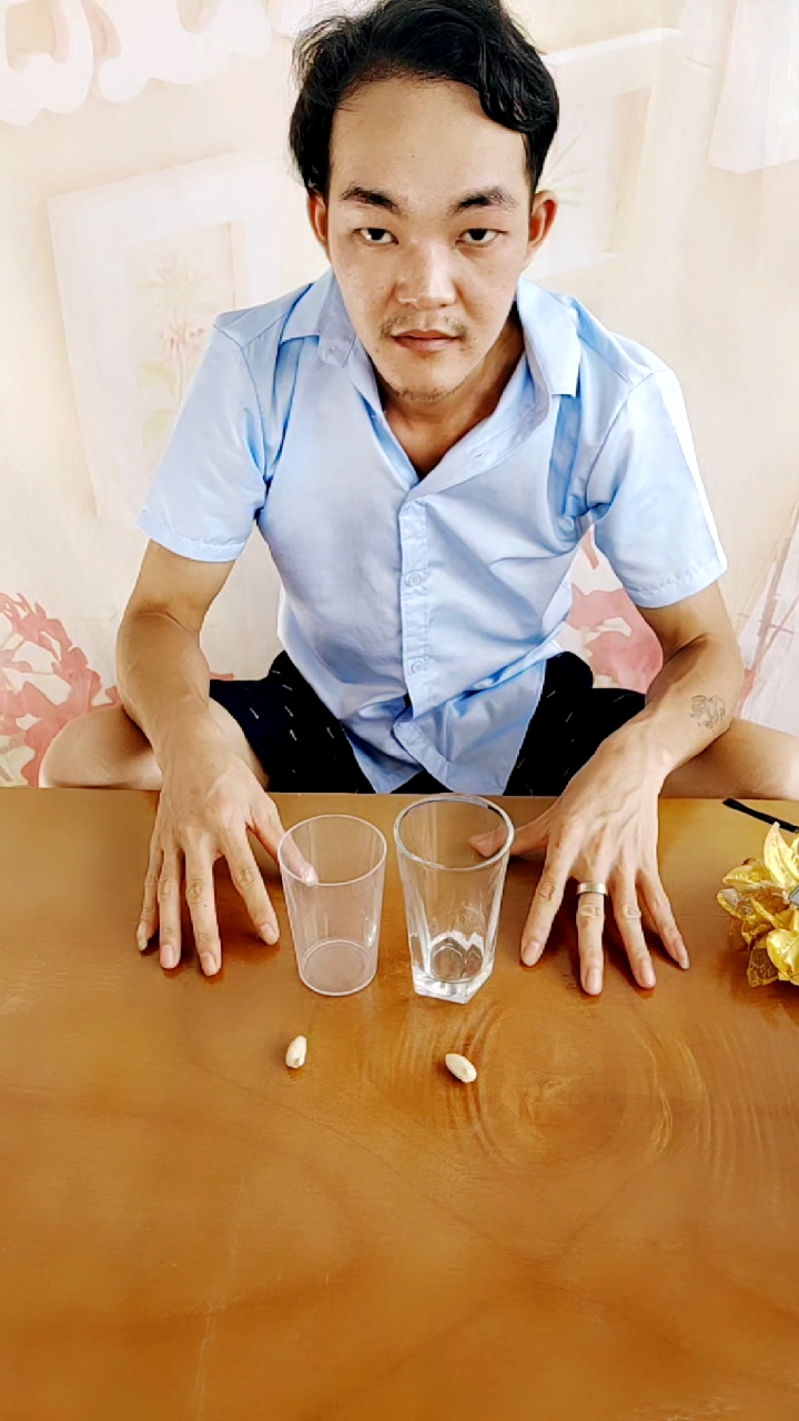 刘谦别恨我,破解你开心果穿透玻璃杯