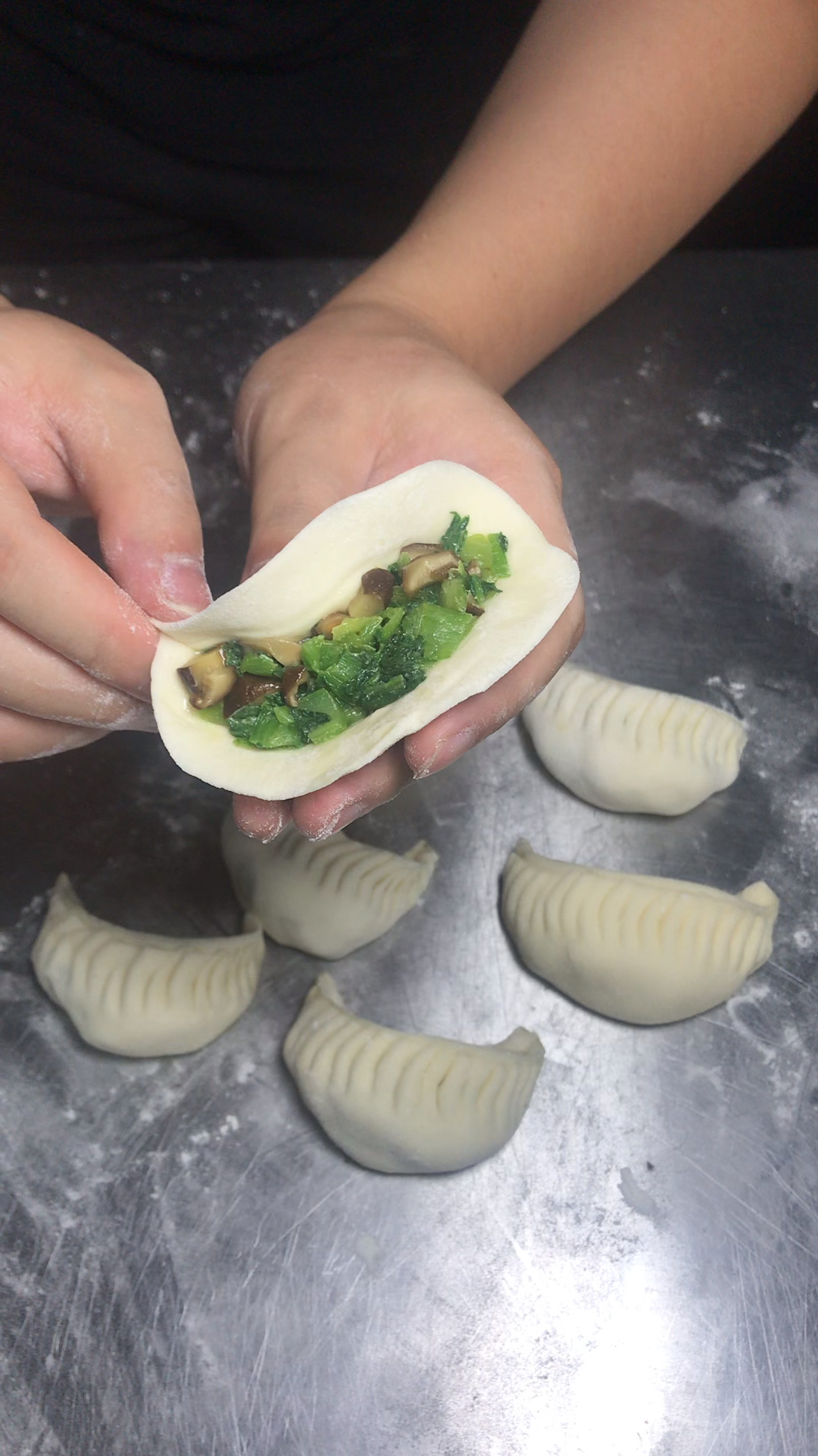 月牙饺包制手法