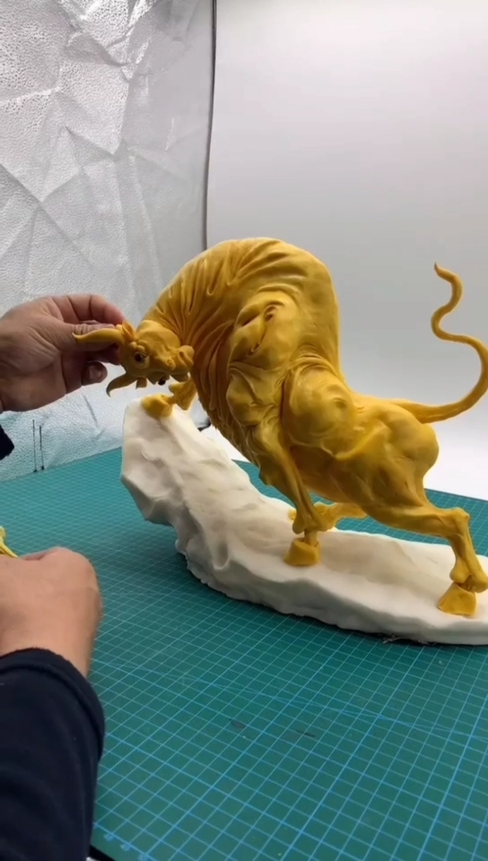全民最牛手艺人#面塑作品,扭转乾坤,牛气冲天!