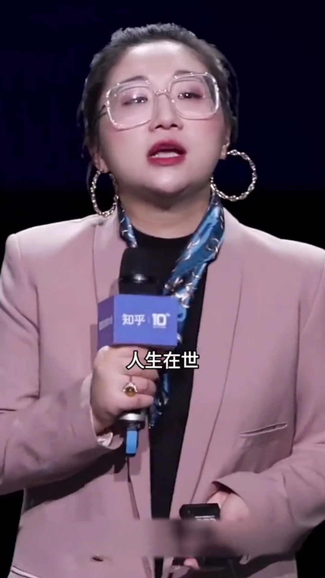 励志正能量#傅首尔:人生在世,谁不承受委屈,一边静静崩溃,又慢慢钟