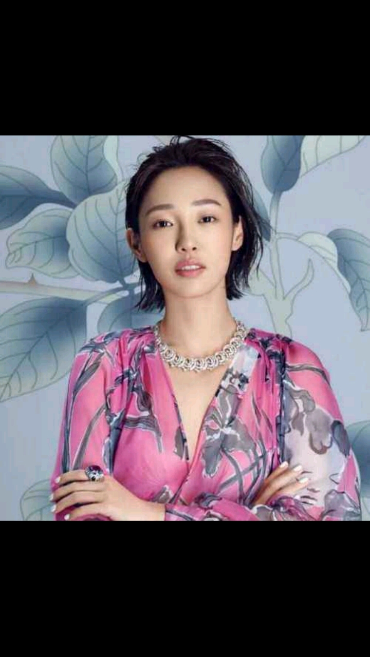 经典老歌#白百何出道前照片曝光,穿"露脐装"和帅哥拥抱