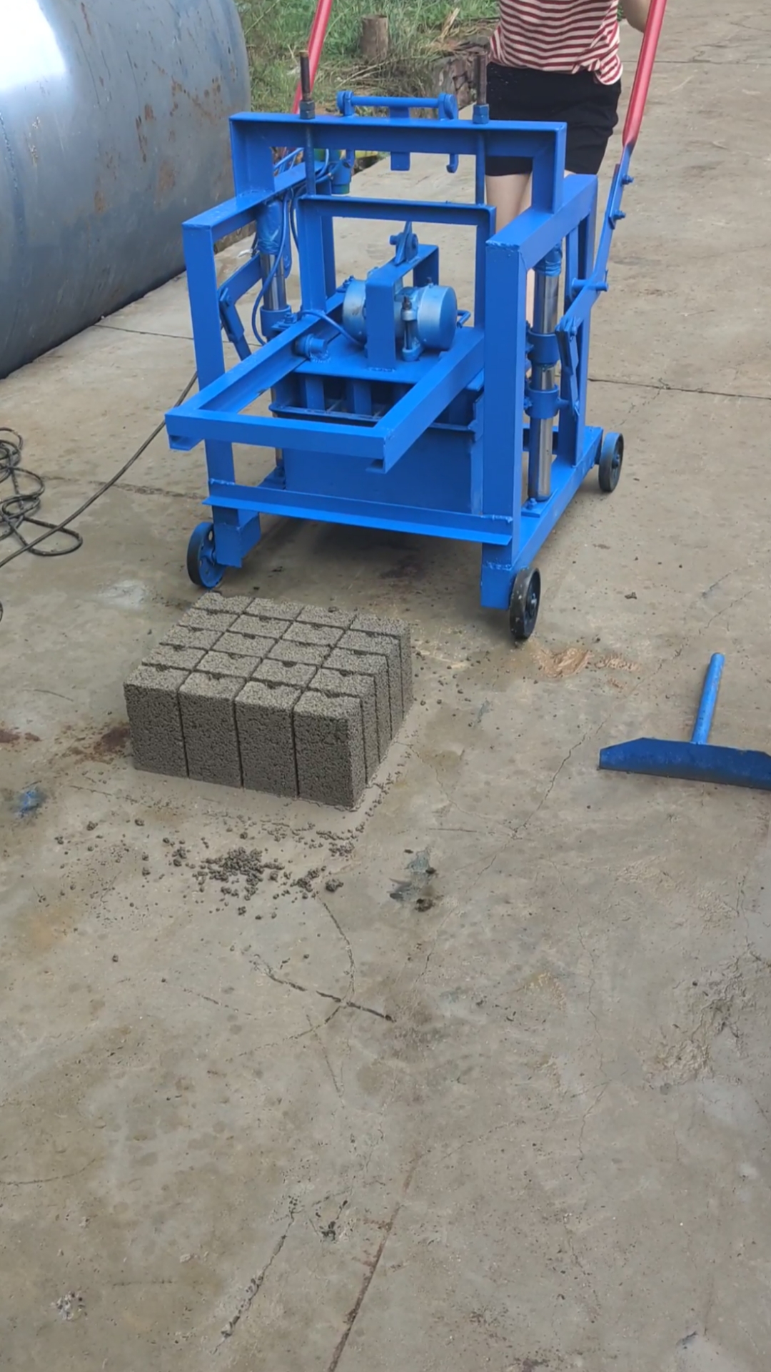 水泥砖机#家用小型移动水泥实心砖机