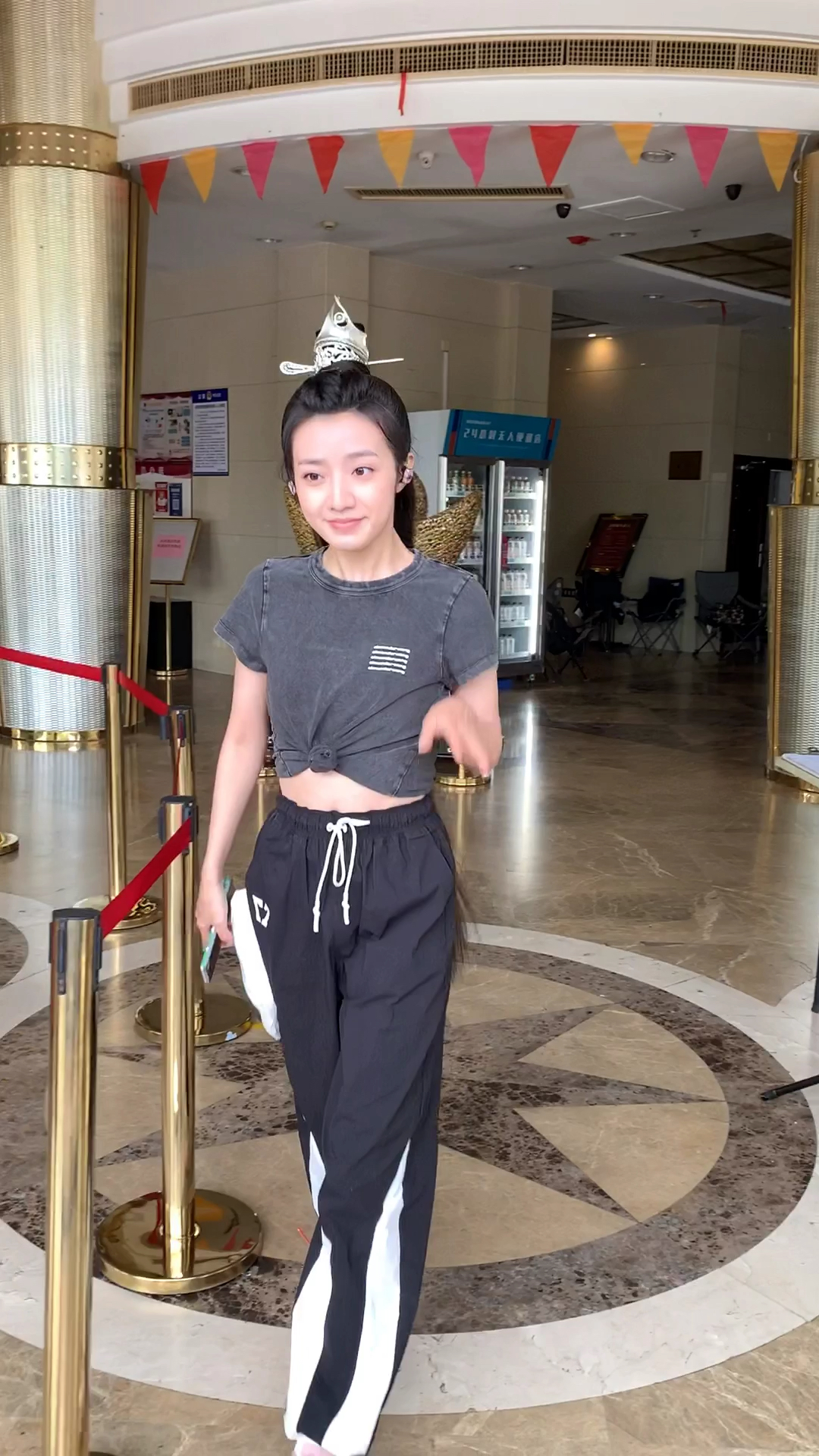 周紫馨自己开门没有助理的女演员