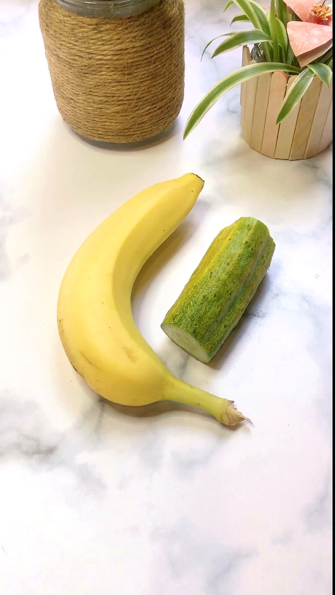 黄瓜打开是香蕉的图片图片