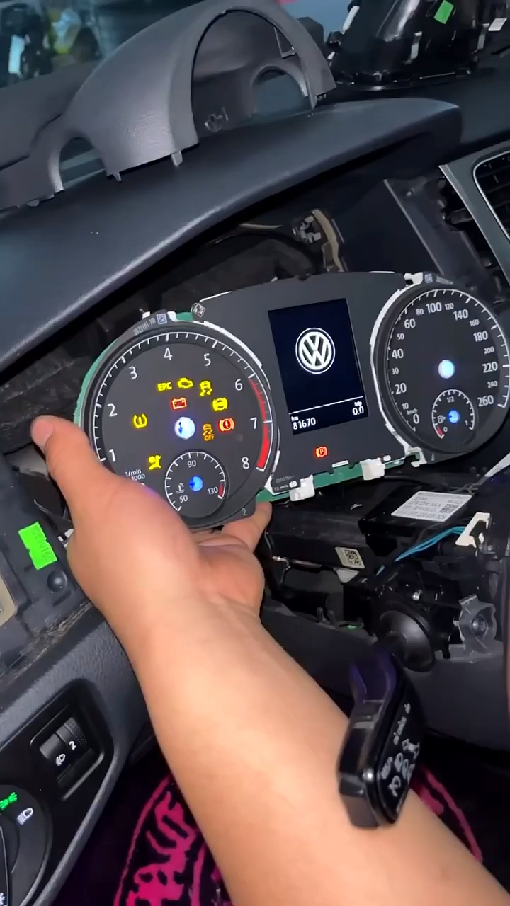 汽车改装#大众高尔夫蓝针仪表升级过程分享!-度小视