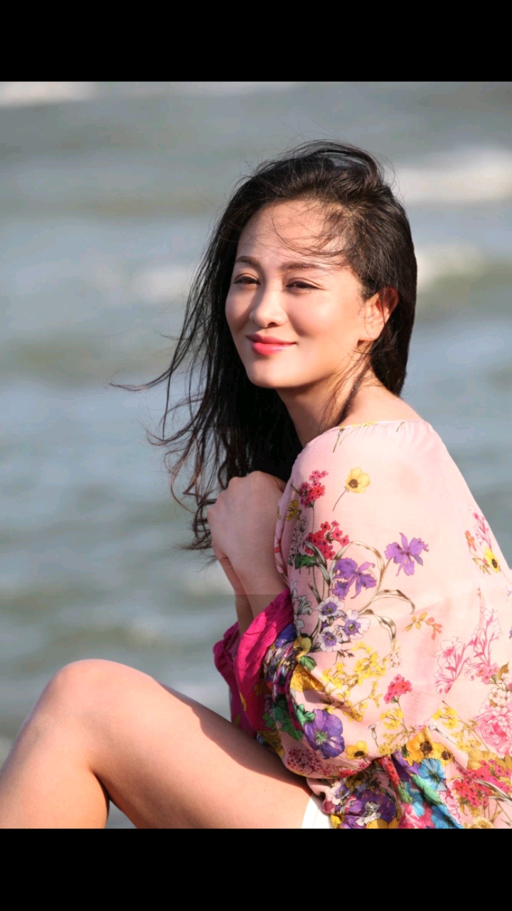 涓子,原名王慧娟,7月21日出生于辽宁,毕业于北京电影学院,演员.
