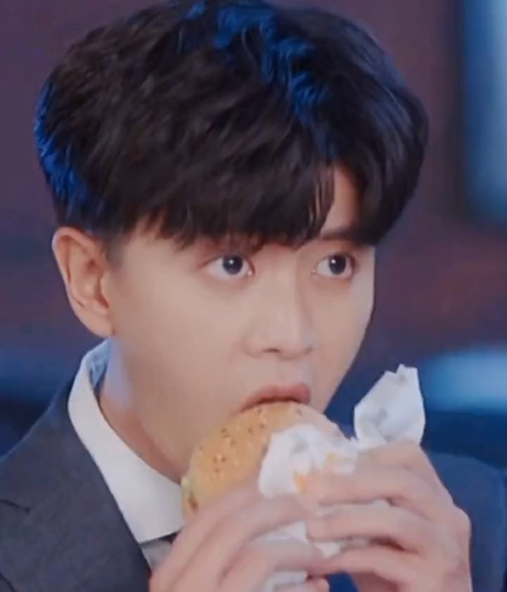 叮饭点到啦怎么做到的干饭都这么优雅任嘉伦