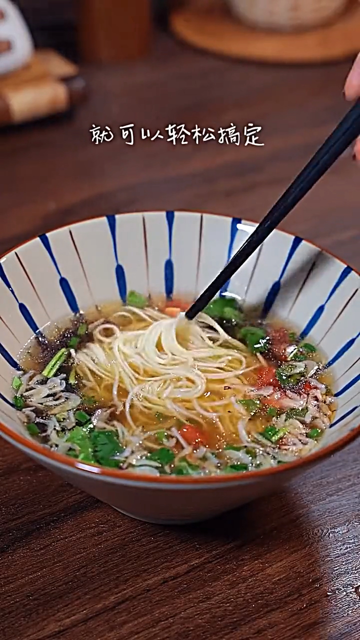 吃面条我们这里正月十七吃面条是有寓意的你吃了吗老人汤面三分钟搞定