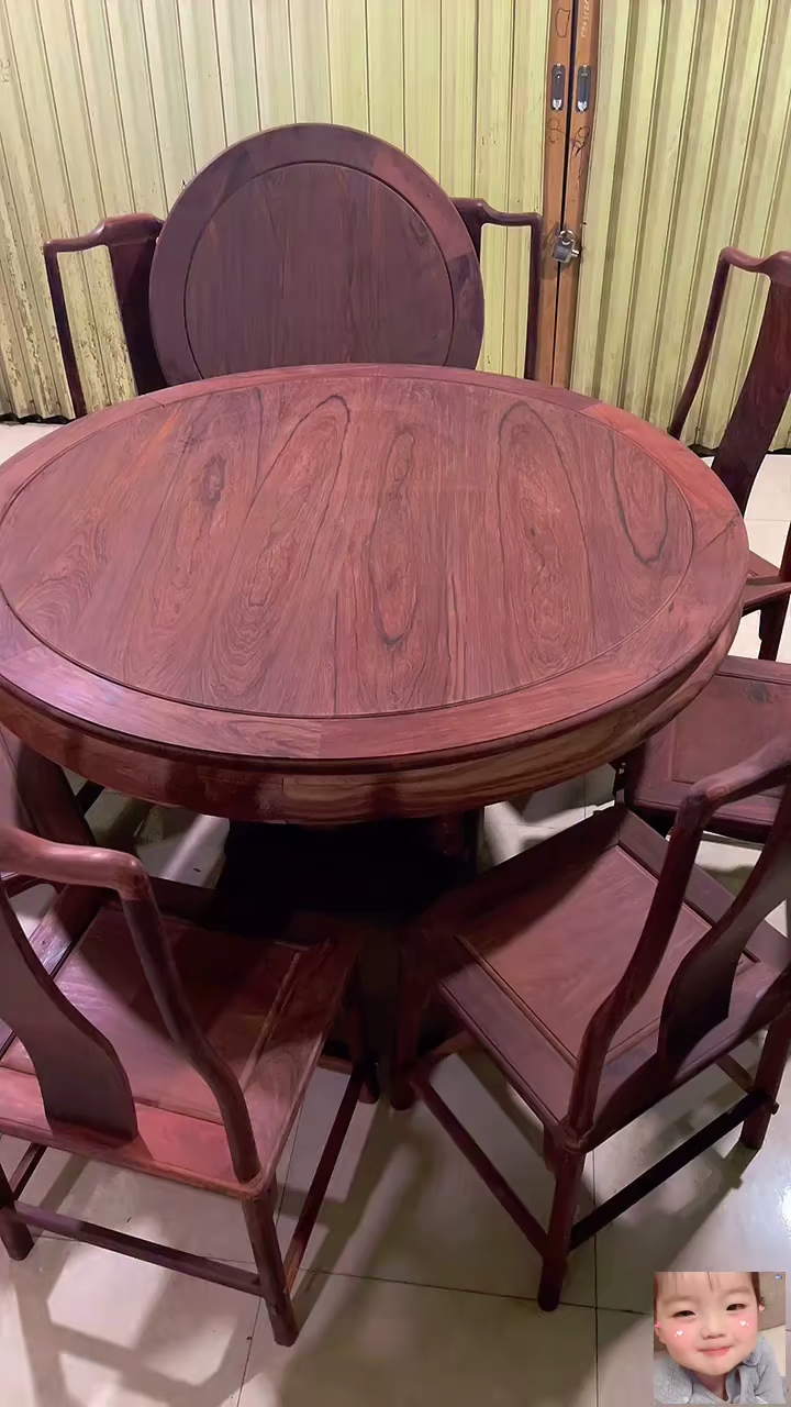 巴里黄檀-花酸枝-1.38米餐桌配八把椅子