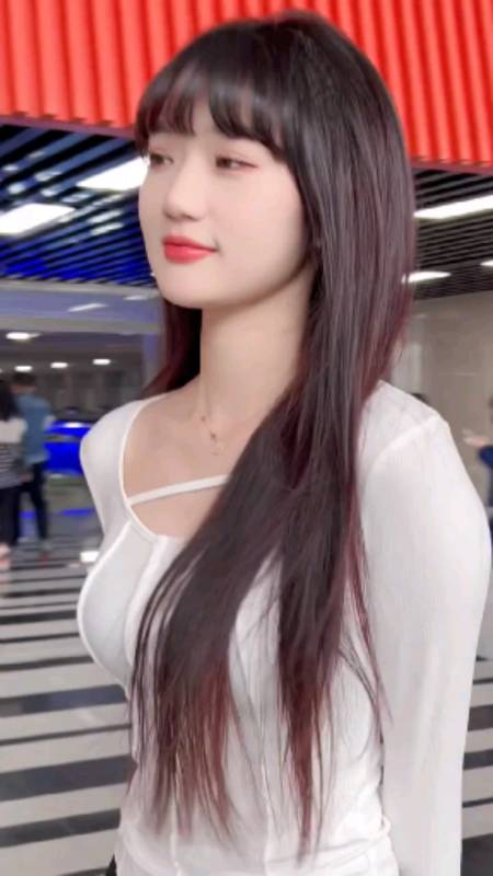 马云和我同时掉进水里,救马云会给你500w,救我会嫁给你,你会选择救谁?