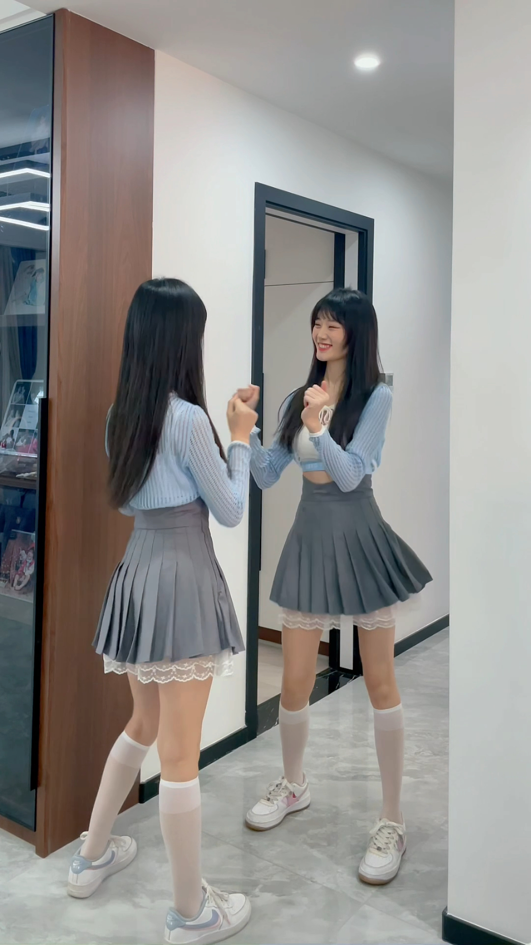 镜子舞双胞胎#没什么就爱照镜子臭美-度小视