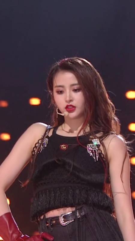 金子涵《眉飞色舞》直拍解锁!眼神,力度,定格全部取向狙击!