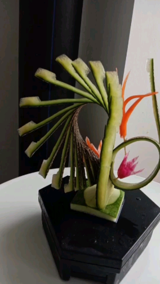 吃完的西瓜皮不要丢掉,要这样子弄成好看的作品,分享厨房厨师是这样子