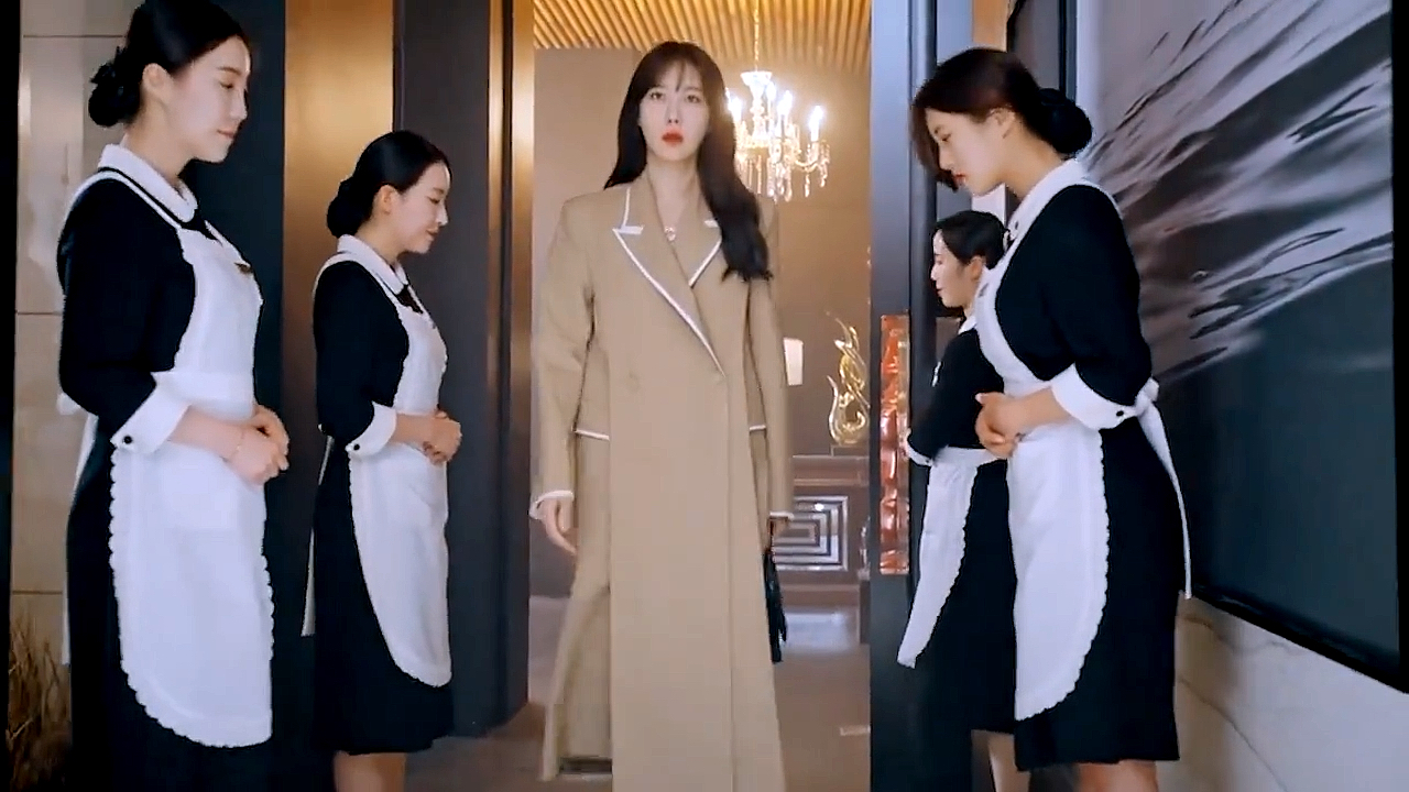 李智雅秀莲重回顶楼这气质好绝顶楼2