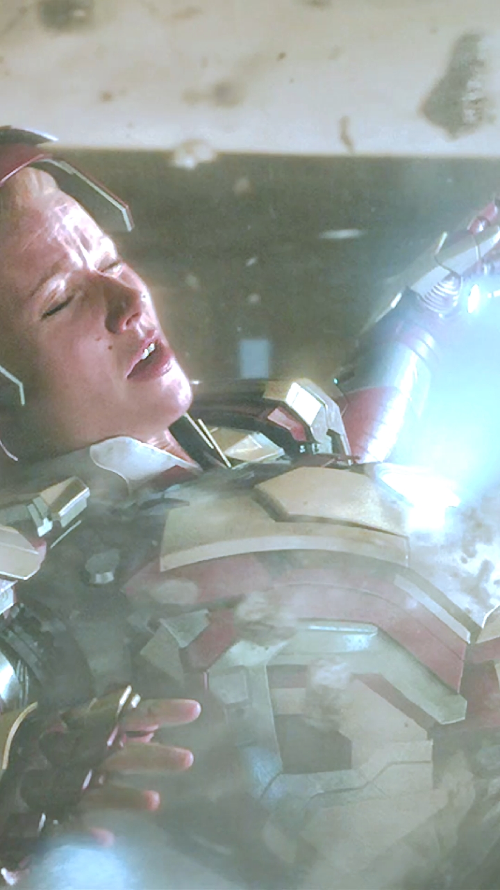 危险时刻钢铁侠第一时间要保护的人是小辣椒,瞬间为她穿上钢铁战衣