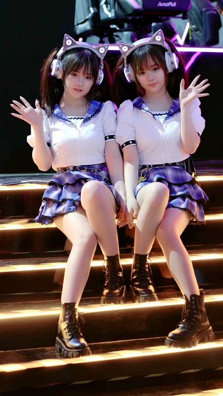 带着全民逛漫展#双胞胎火线妹-全民小视频