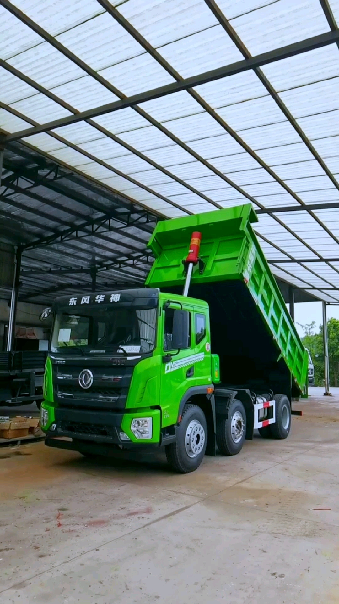 前四后四自卸车#国六东风华神前四后四小三轴自卸车5米车厢玉柴6缸 