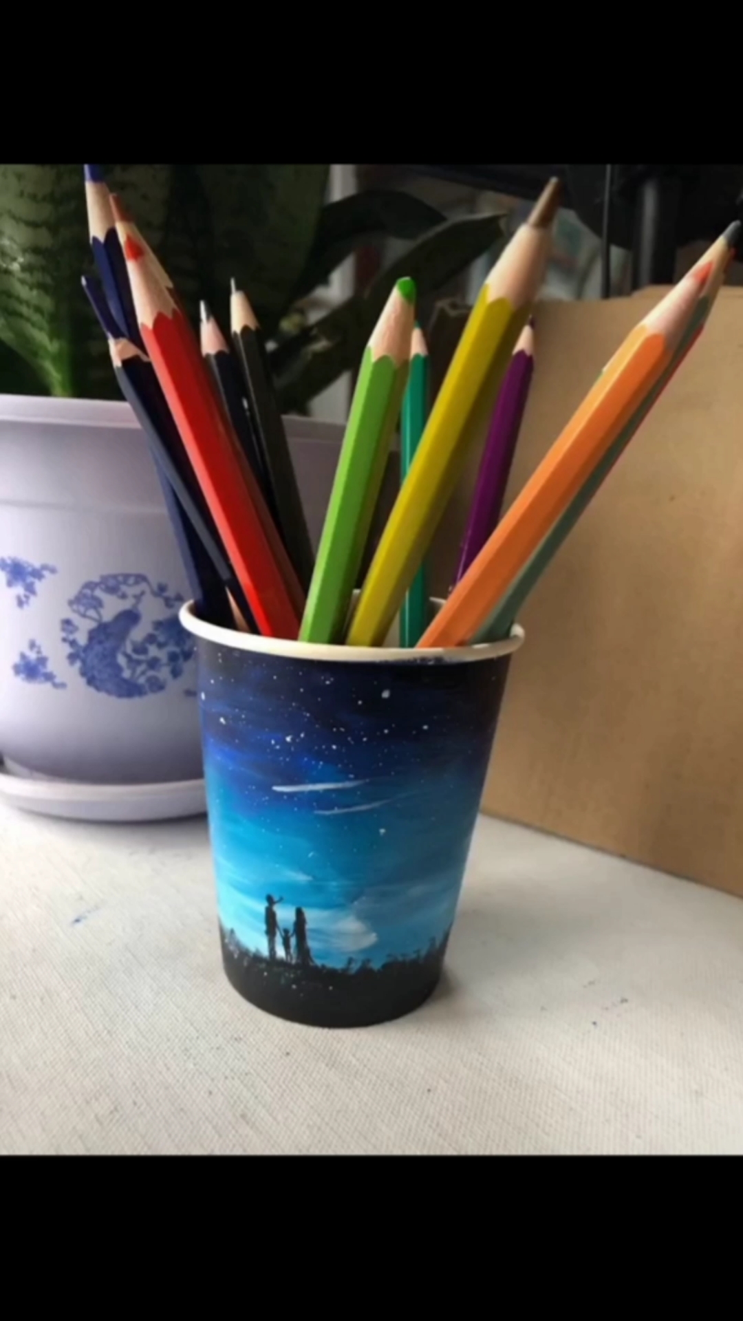 画画原来如此简单#独一无二的笔筒,给自己画一个吧