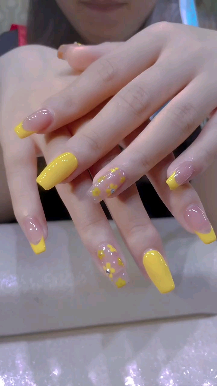 清新黄色系美甲,无敌显白