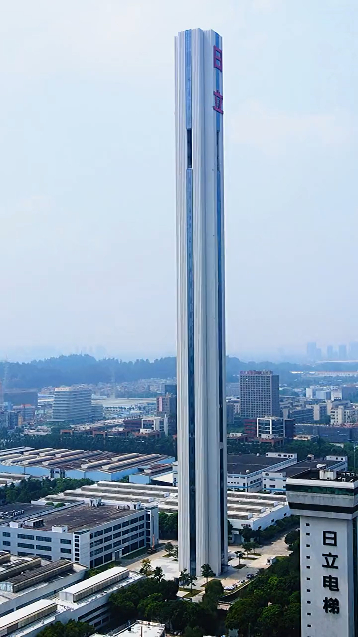 广州日立大楼是一栋高达2888米的电梯楼也是广州著名建筑之一你见过